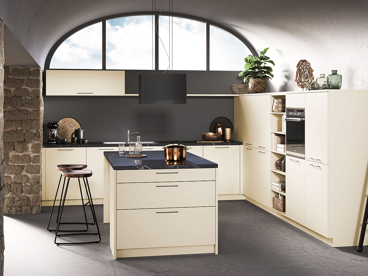 weiße Kücheninsel rustikal