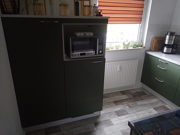 Küchenreferenz: Farbspiel & Funktionalität - Eckenansicht von der Küche Kühlschrank