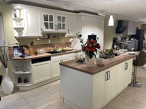 Häcker Inselküche Weiß