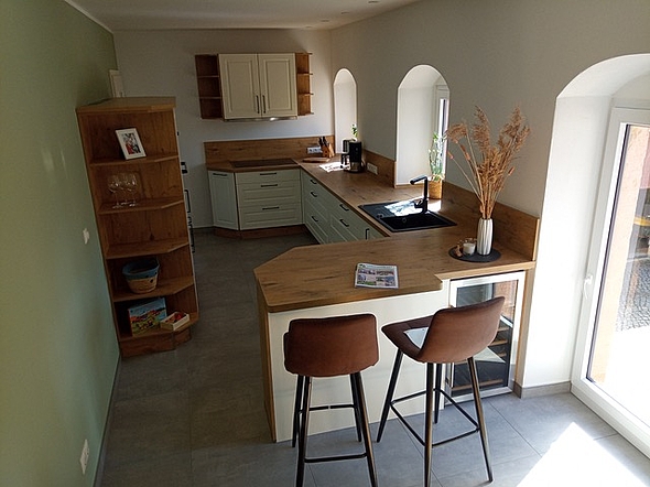 Landhausküche weiße Küchenfronten