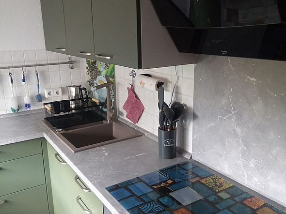 Küchenreferenz: Farbspiel & Funktionalität - Eckenansicht von der Küche Hochformat