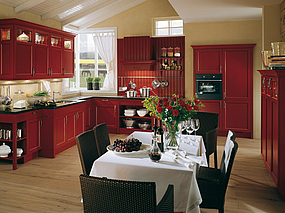 Landhausküche in Kaminrot Landhausküche in Kaminrot