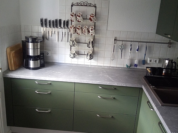 Küchenreferenz: Farbspiel & Funktionalität - Eckenansicht von der Küche Hochformat andere Seite