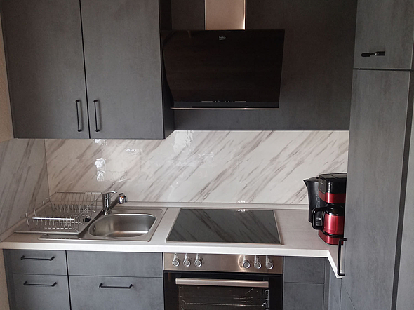 Moderne Küche in dunkelgrau Ansicht 3